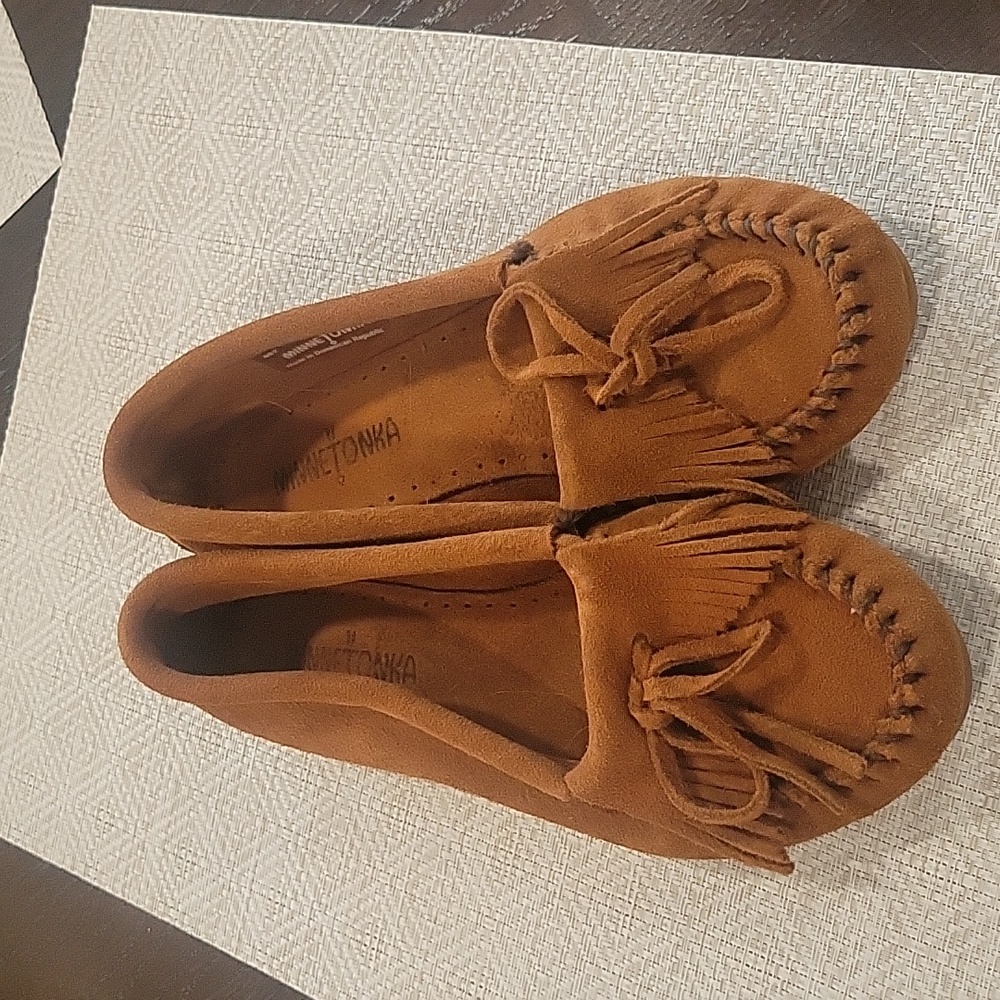 Minnetonka Women's Brown Suede Moccasins with Fringe